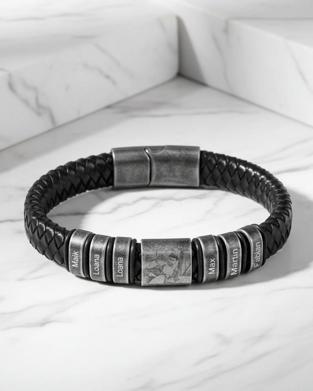 Gegraveerde Herenarmband – Gevlochten Leer met Gegraveerde Fotoplaat en 2 tot 5 Naambedels