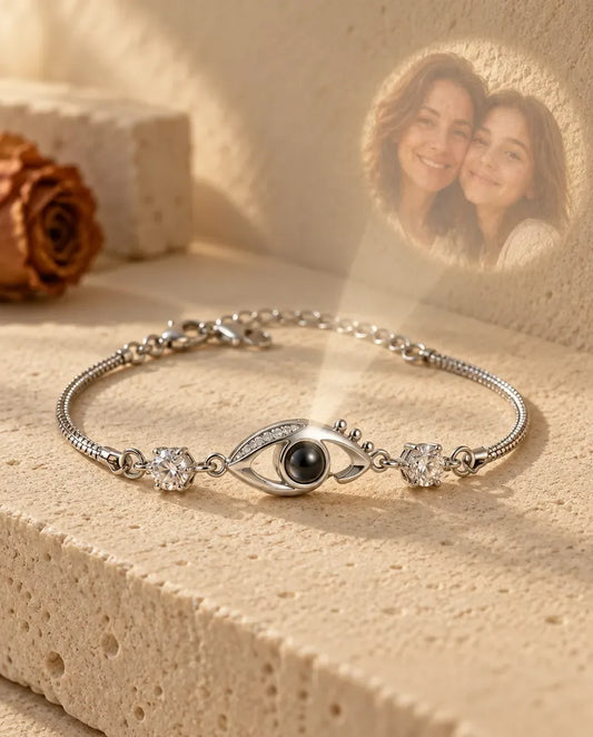 Armband met Foto Erin — Beschermend Oog van Zirkonia met LOVE-gravure - projecteert de verborgen foto op de muur