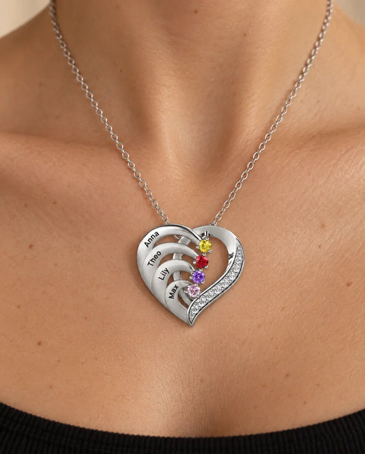 Geboortesteen Ketting - gedragen door een model