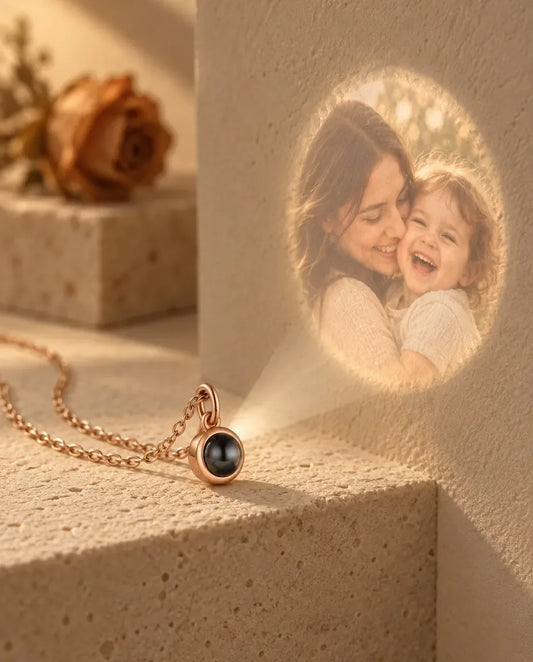 Ketting met Foto Erin - projecteert de verborgen foto op de muur