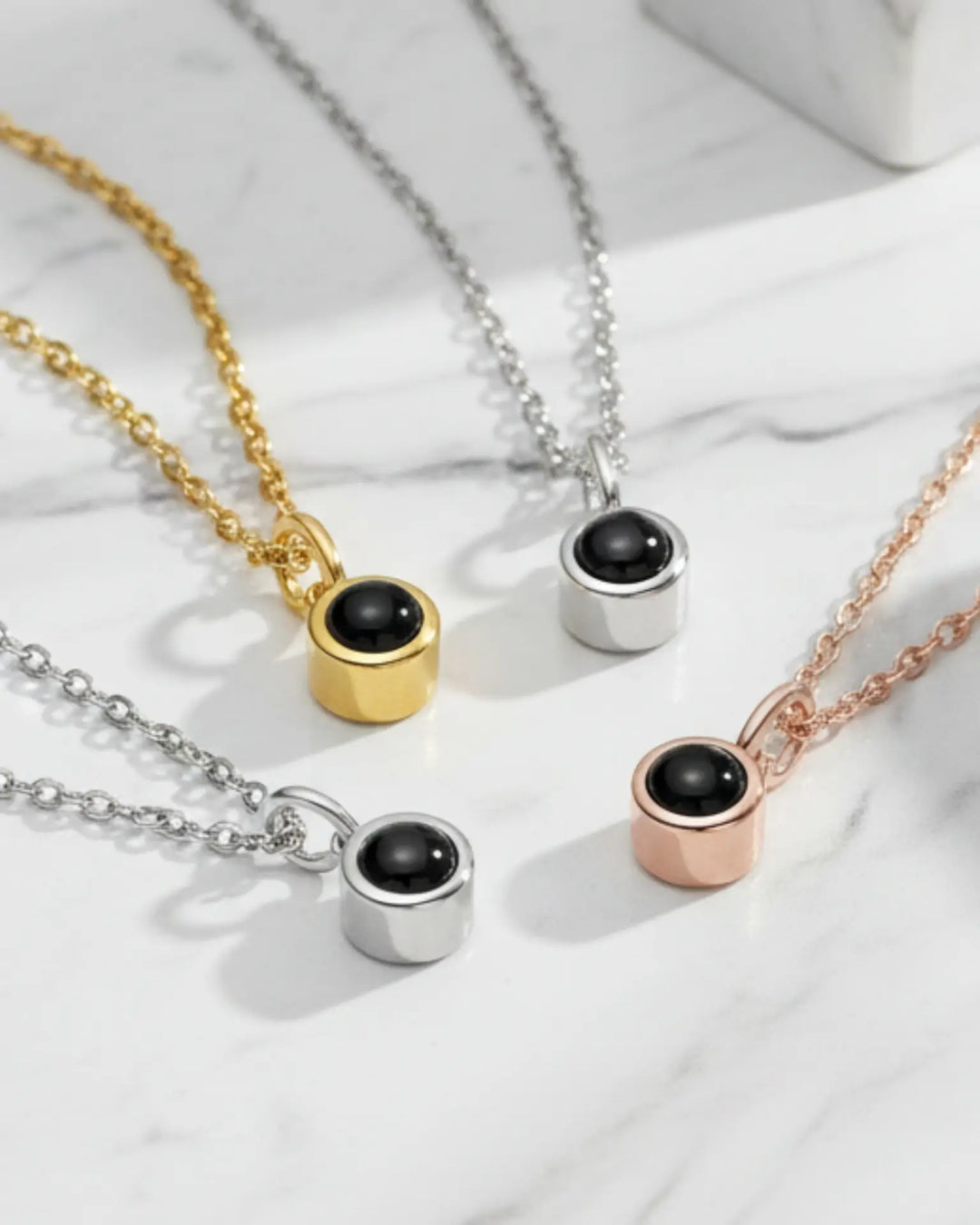Ketting met Foto Erin – Minimalistische Ronde Hanger in Vier Kleuren