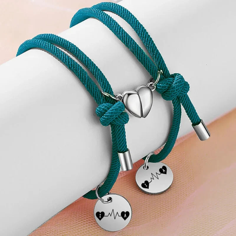 Koppel Armbanden Hartslagmotief – Magnetische Hartjes met Initialen, Marineblauw Staal, Set van 2