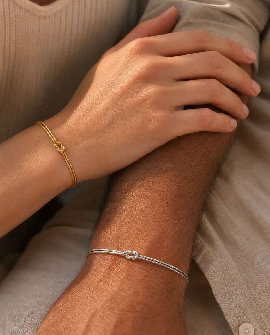 Koppel Armbanden met Liefdesknoop – Set van 2 Slangenkettingen in Roestvrij Staal