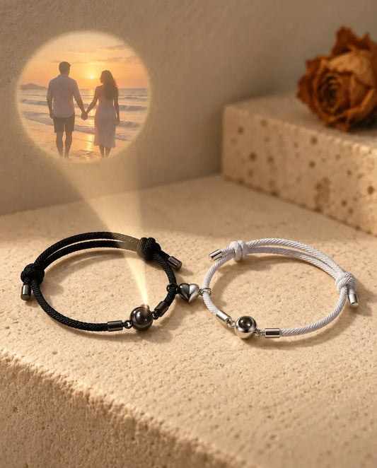 Koppel Armbanden met Foto Erin - projecteert de verborgen foto op de muur