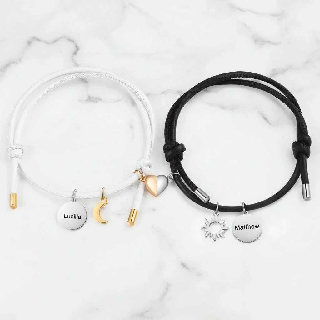 Koppel Armbanden Zon en Maan – Magnetische Bedels op Leer, Set van 2 met Gegraveerde Namen