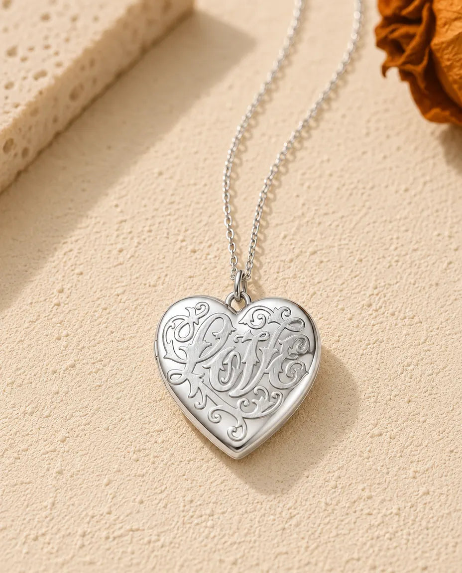 Hart Medaillon Love met 2 Foto's - medaillon met Love in reliëf en parelmoeren achterkant, ketting 45+5 cm