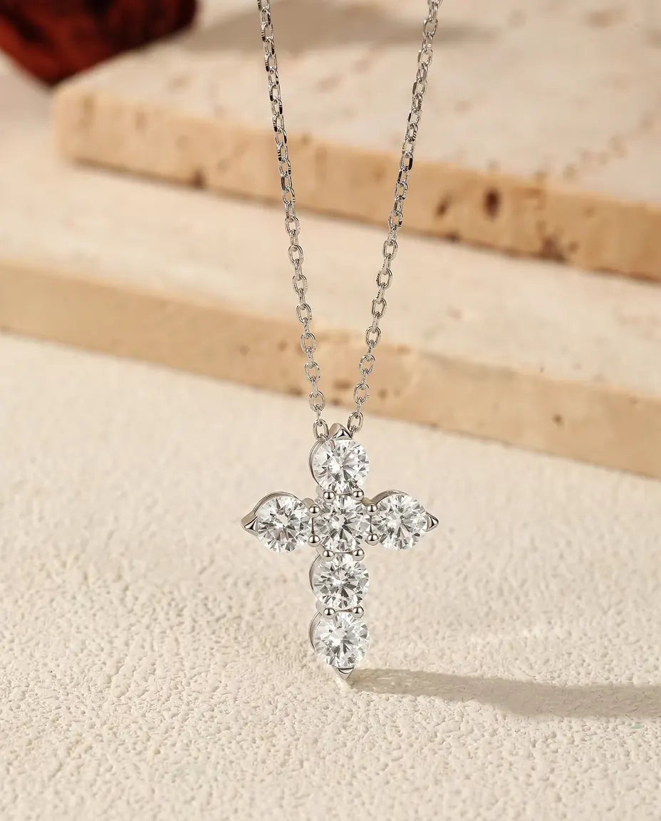 Moissaniet Ketting met Kruis - zes stenen van 0,50 ct kleur D, hanger 17,5 x 22,5 mm, sterling zilver 925