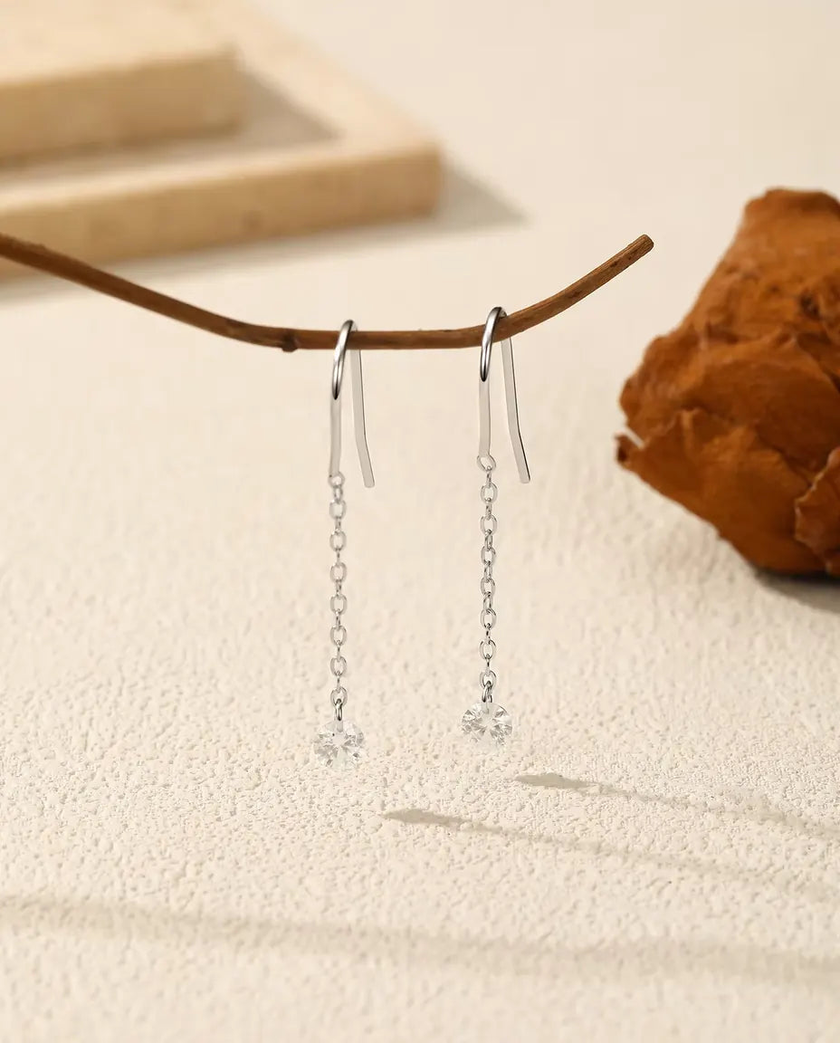Moissanite Doorsteek Oorbellen - stenen van 0,30 ct en 4 mm aan fijne ketting van 35 mm, 925 sterling zilver