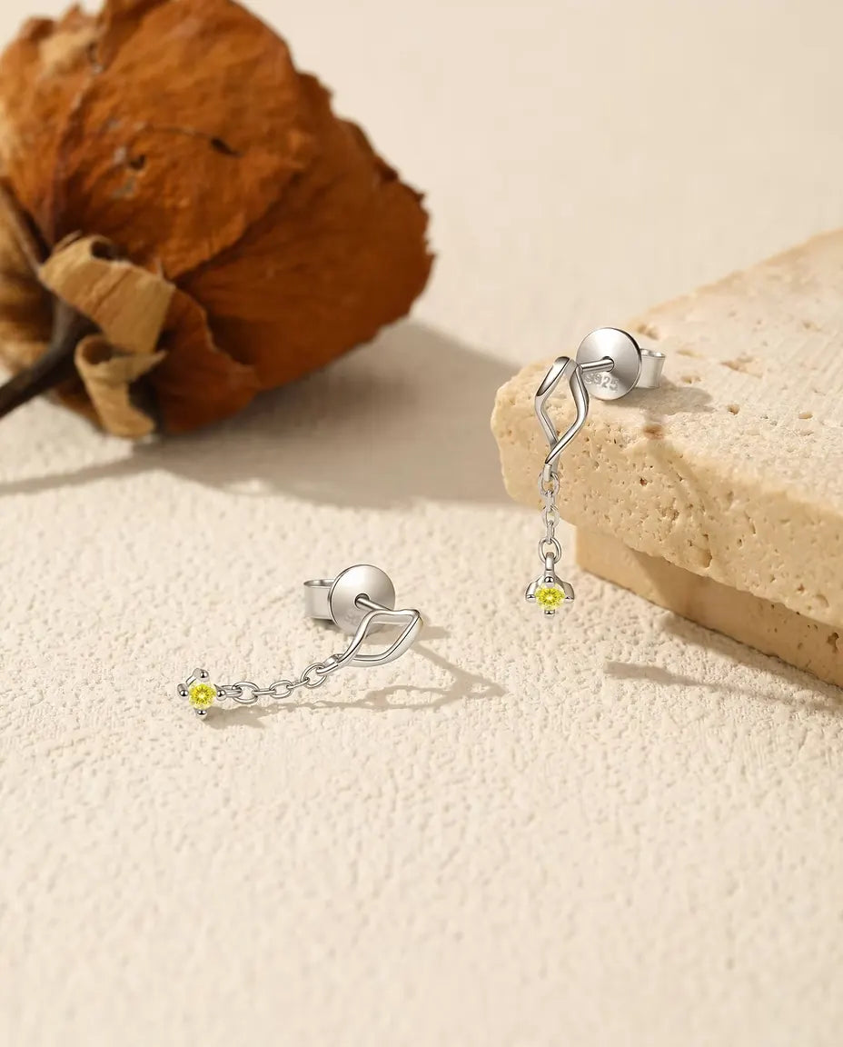 Gele Moissanite Oorbellen - stenen van 2 mm aan fijne ketting onder een gedraaide marquise stift, 925 zilver