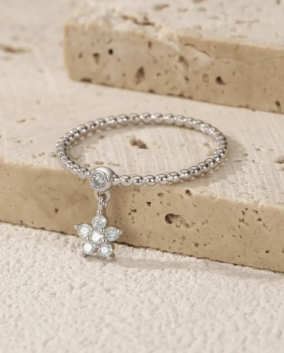 Moissanite Ring met Madeliefje – Bungelende D-kleur Steen op Kralenband, 925 Sterling Zilver