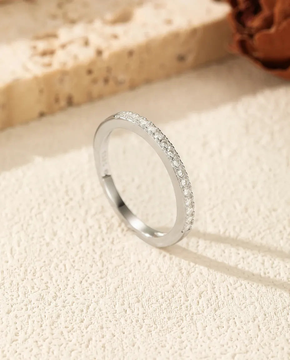 Moissanite Ring – Pavé Alliance met 16 Ronde D-kleur Stenen, 925 Sterling Zilver