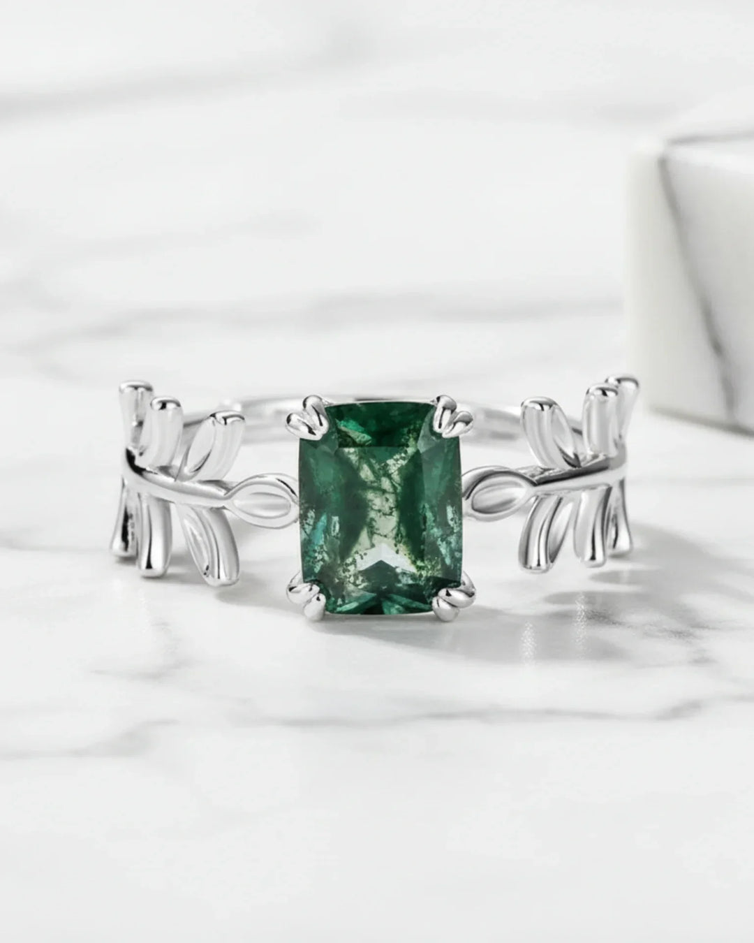 Mosagaat Ring – Rechthoekig Geslepen Groene Steen op Open Blaadjesband, 925 Sterling Zilver