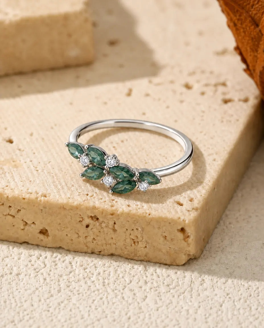 Mosagaat Ring – Zes Marquise Blaadjes met Zirkonia Accenten, 925 Sterling Zilver