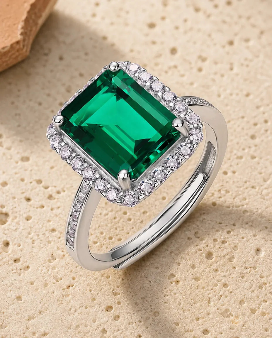 Smaragd Ring – Achthoekige Labgekweekte Steen van 8 x 10 mm met Volle Halo, Verstelbare Open Band