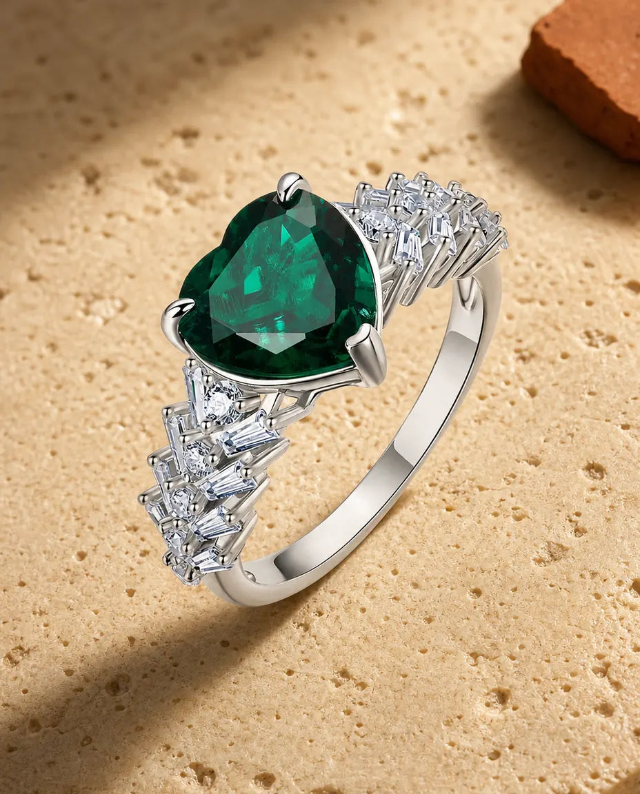 Smaragd Ring – Hartvormige Labgegroeide Steen met Baguette Cascade, 925 Sterling Zilver Cocktailring