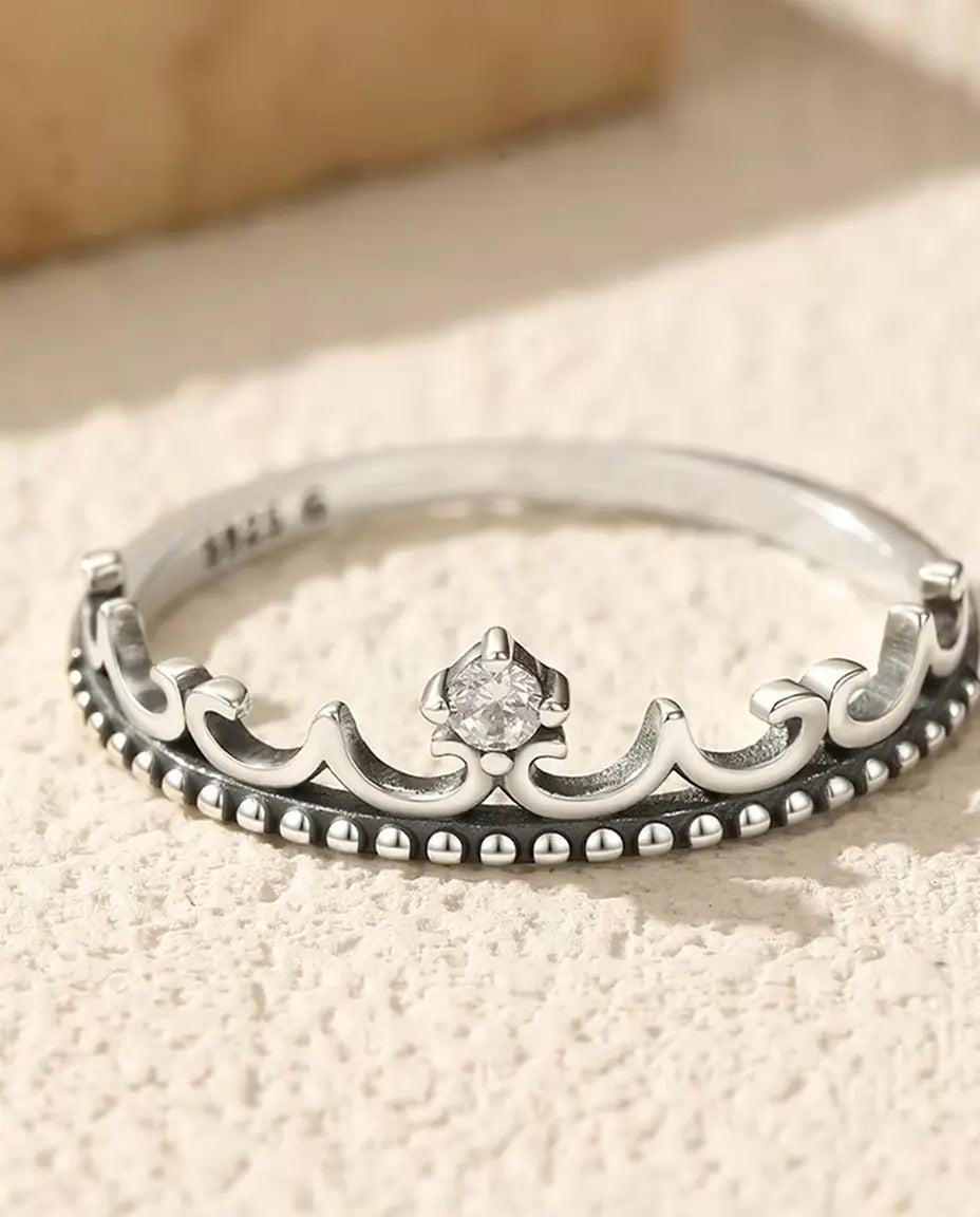 Tiara ring met zirkonia – gezwarte kroon met parelrand en steen van 2 mm, 925 zilver, maten 5-9
