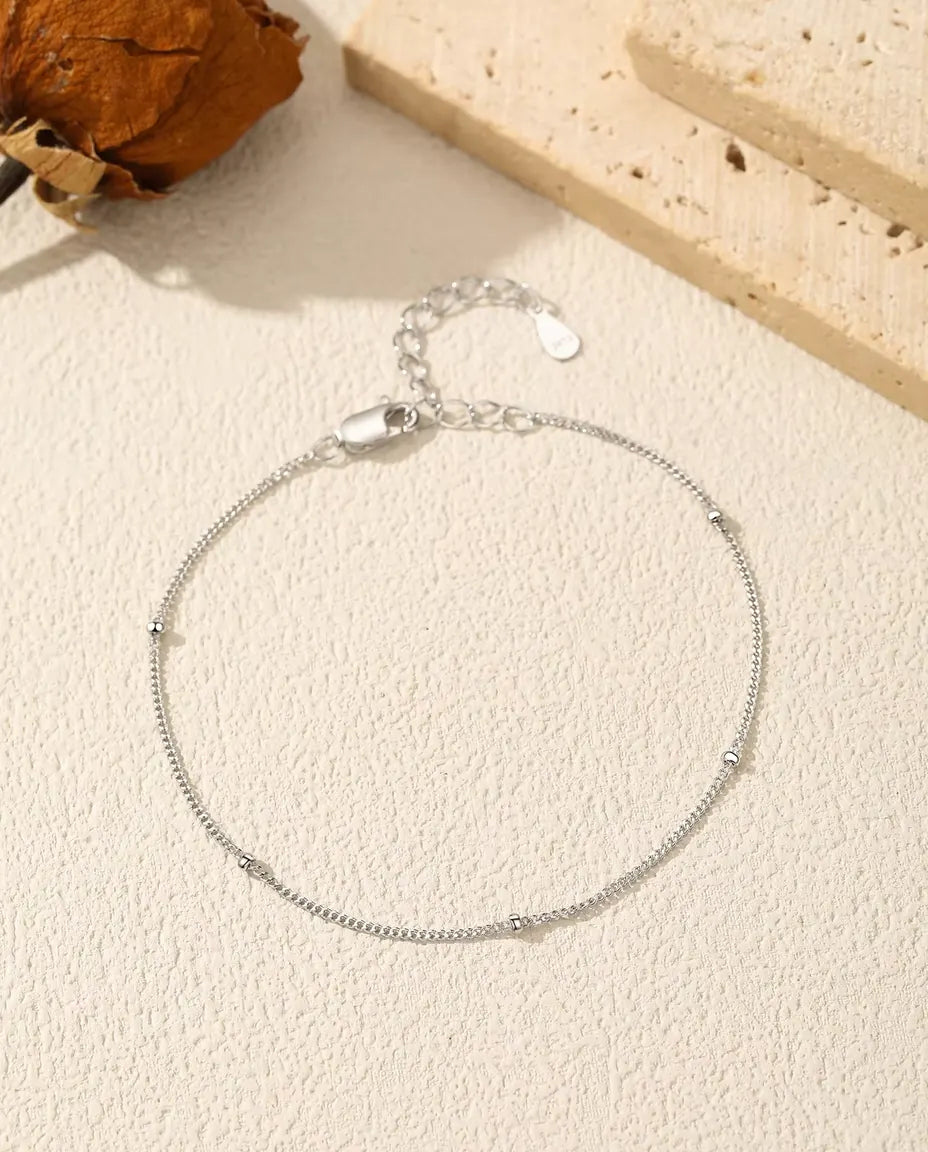 Satellietarmband in 925 Sterling Zilver - plat op een licht gestructureerd oppervlak met sluiting en verlengketting