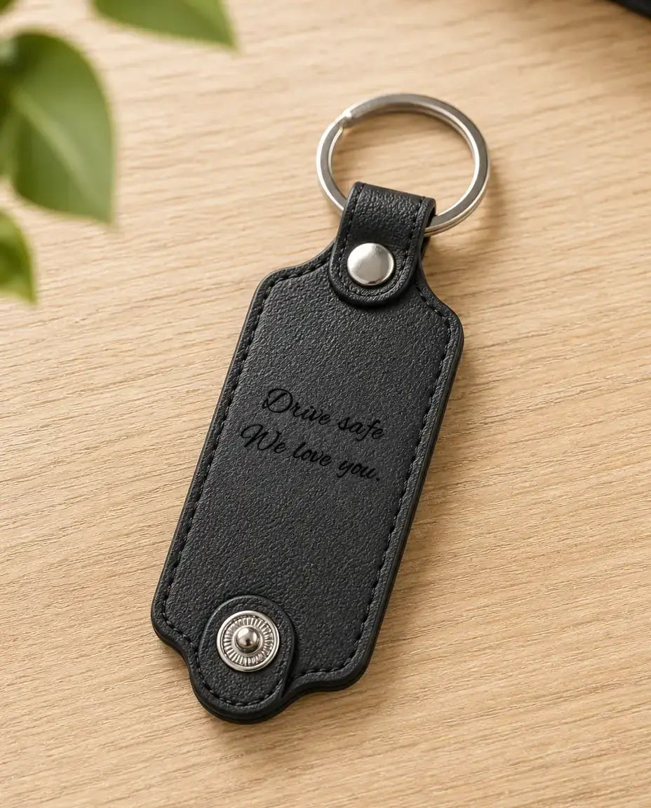 Gegraveerde Sleutelhanger van Leer – Monogram met Foto, in Zwart, Blauw of Bruin