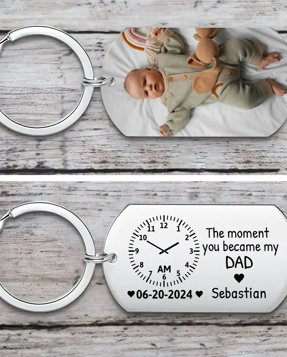 Sleutelhanger met Foto – Gegraveerde Klok met Datum, Tijd en Naam voor een Nieuwe Papa of Mama