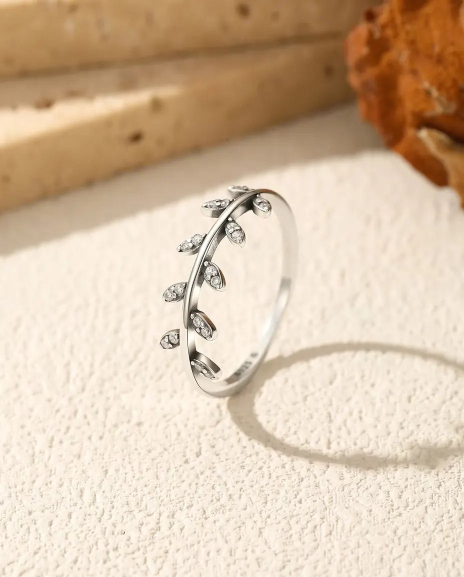 Zirkonia bladring - tien bladeren in pavé op band van 1,3 mm in 925 sterling zilver, olijftak, maat 5 t/m 9