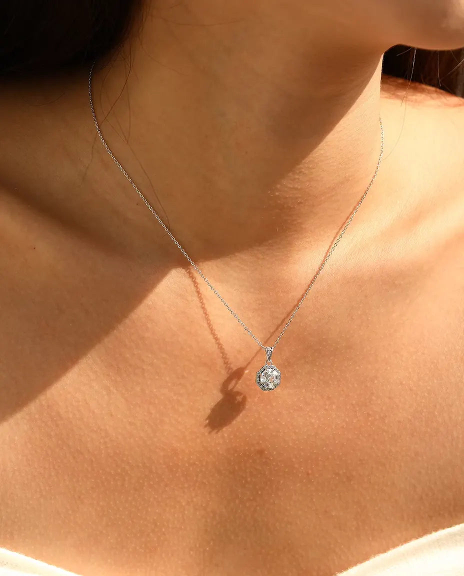 Achthoekige Halo Ketting - zirkonia in trapslijpsel omringd door pavé, ketting 40+5 cm, 925 sterling zilver