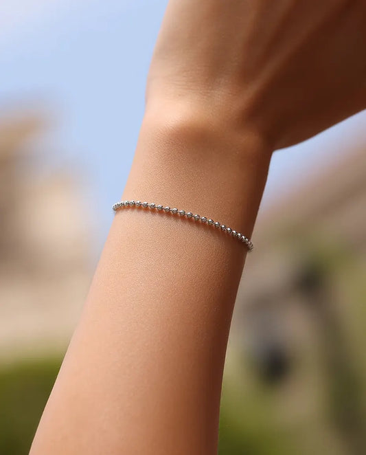 Armband met Gefacetteerde Kralen in 925 Sterling Zilver - gedragen om de pols, buiten