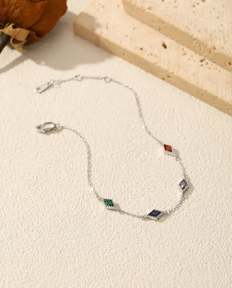 Armband met gekleurde zirkonia - 925 sterling zilver, vijf ruitvormige stenen in rood, groen, violet en blauw