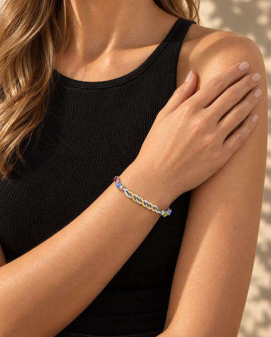 Gepersonaliseerde Armband voor Mama - gedragen door een model