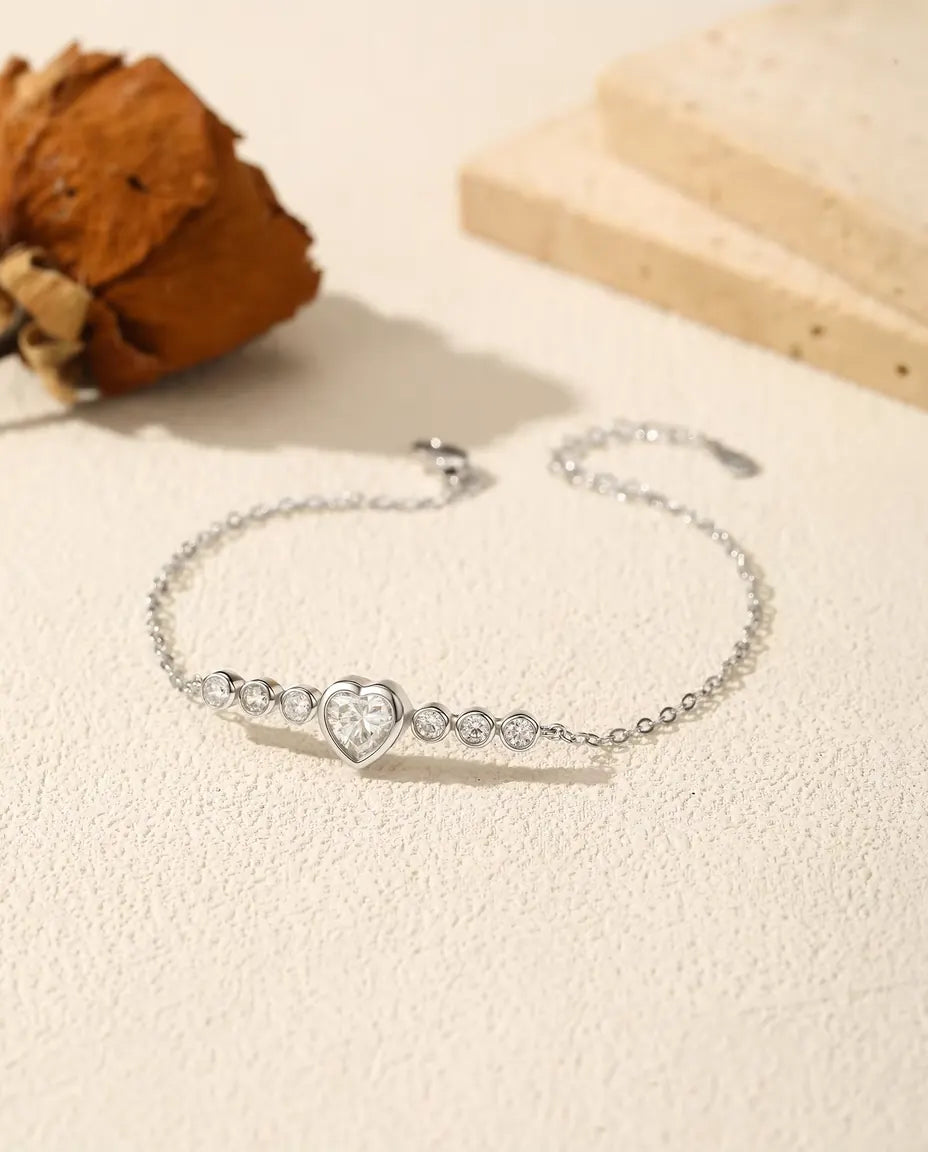 Armband met hart van moissaniet - 925 sterling zilver, hart van 0,8 ct in kastzetting, fijne verstelbare schakel