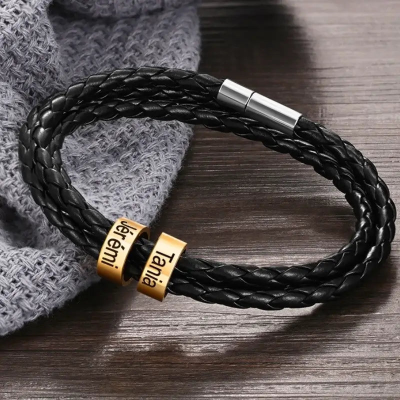 Gegraveerde Herenarmband – Zwart Leer met Goudkleurige Naamkralen, 2 tot 5 Gravures