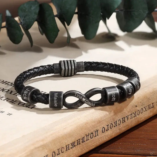 Gegraveerde Herenarmband – Zwart Leer met Stalen Infinity Sluiting, tot 5 Namen
