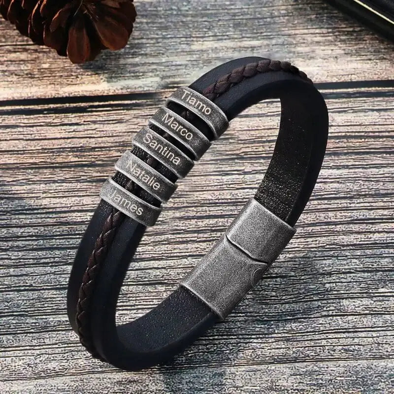 Gegraveerde Herenarmband – Zwart Leer met tot 7 Stalen Naamkralen en Tekst aan de Buitenkant