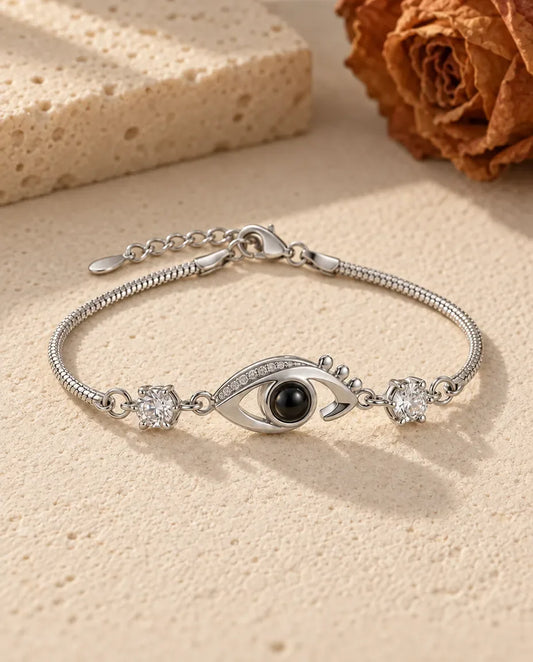 Armband met Foto Erin — Beschermend Oog van Zirkonia met LOVE-gravure - vooraanzicht in zilver