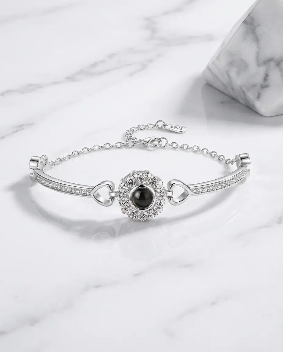 Armband met Foto Erin – Ronde Halo Bedel met Kristallen, Zilver of Roségoud