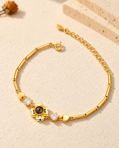 Goudkleurige armband met klavertje van hartblaadjes, veerringsluiting en verlengketting