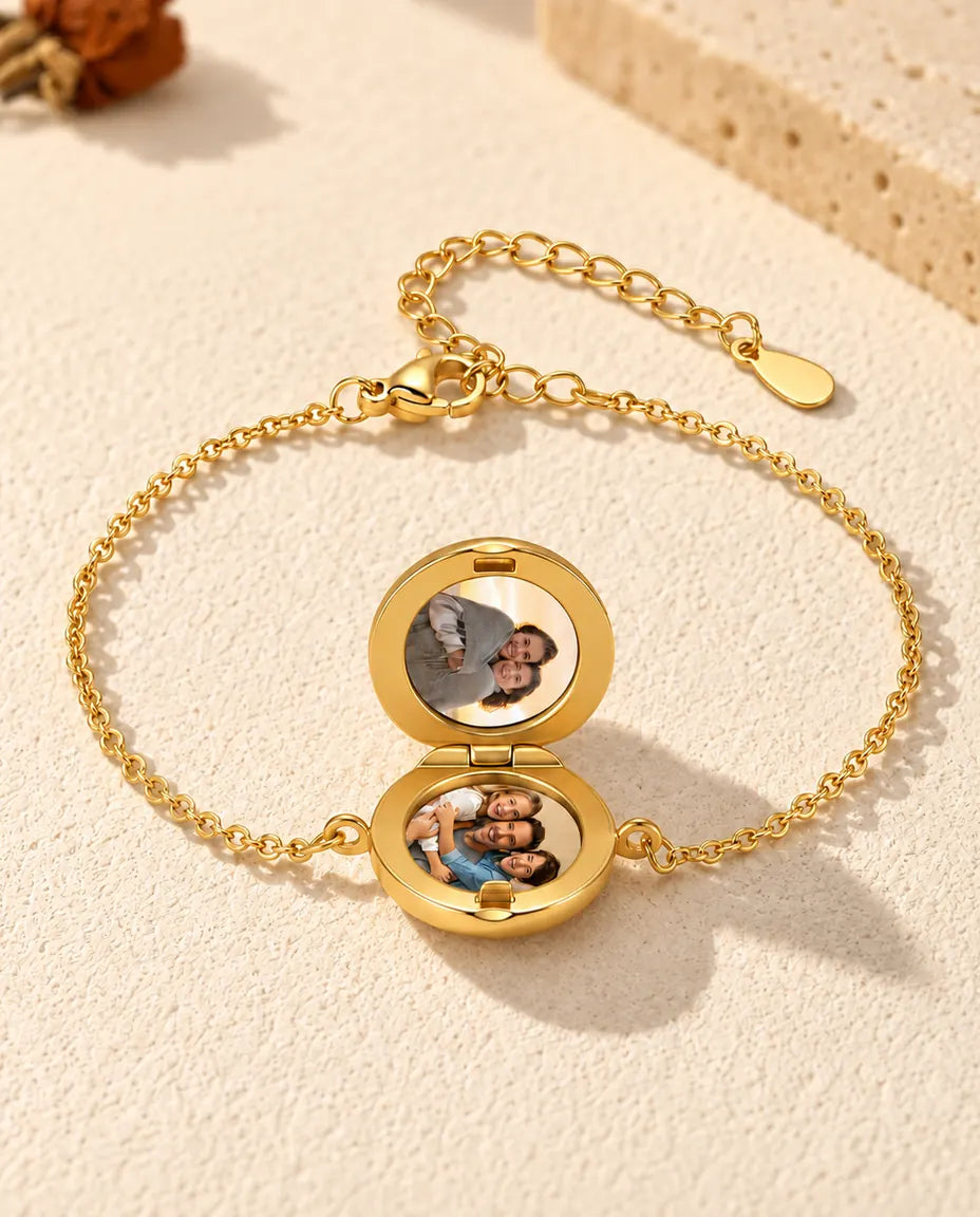 Armband met rond medaillon open, met twee foto's erin