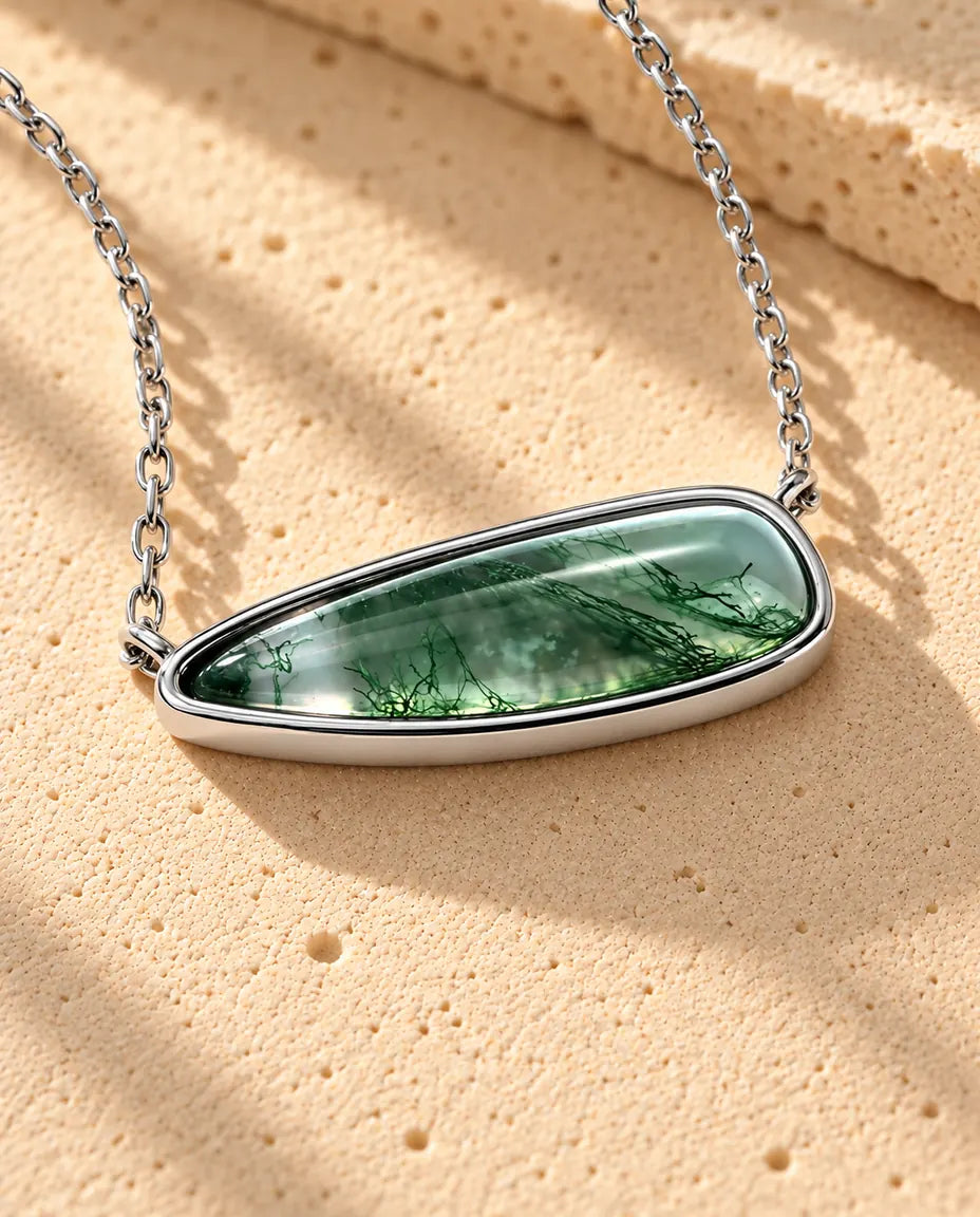Mosagaat Bar Ketting Druppel in 925 Sterling Zilver - close-up van de mosagaat en de zetting