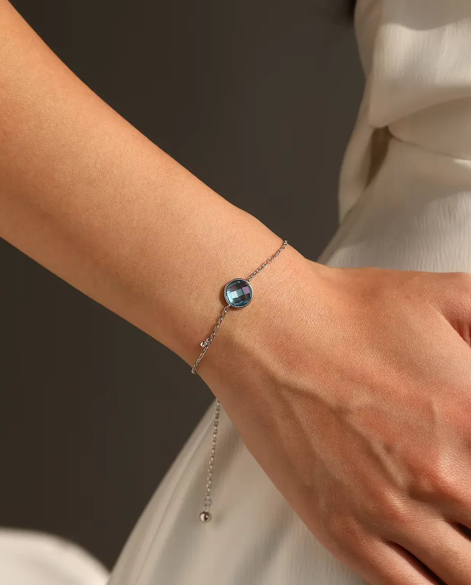 Armband met blauwe zirkonia - 8 mm schaakbordslijpsel aan jasseron met schuifsluiting, 925 sterling zilver