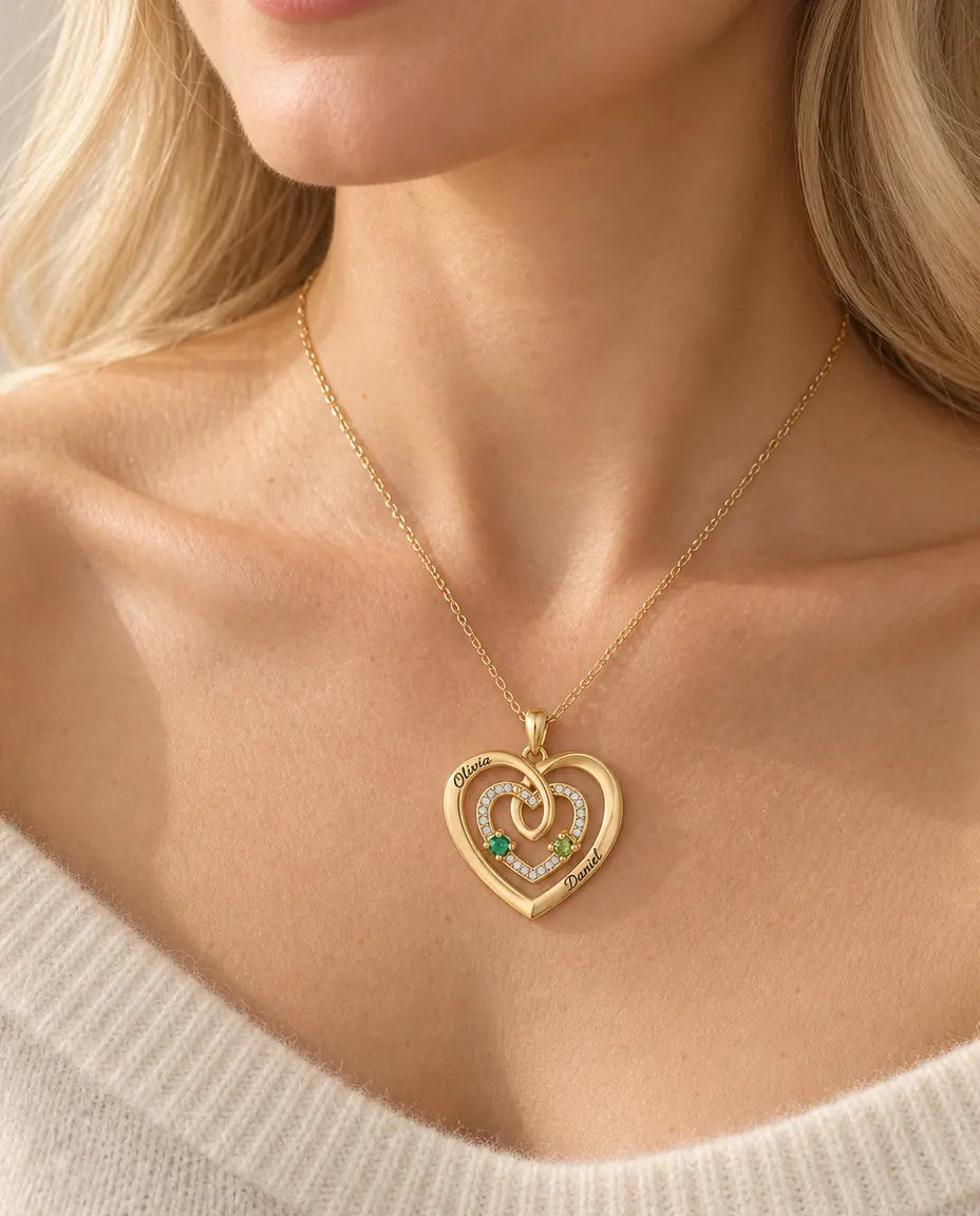 Gepersonaliseerde Geboortesteen Ketting met 2 Namen - gouden drievoudig hart met twee geboortestenen