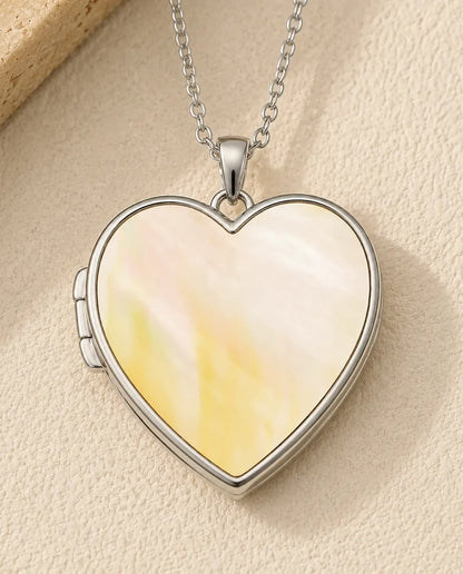 Hart Medaillon met 2 Foto's - medaillon met roosreliëf en parelmoeren achterkant, zilver- of goudkleurig, ketting 50+5 cm