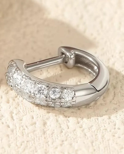Huggie Oorringen met Moissanite - 11 mm met pavé van 26 stenen in kleur D, 925 sterling zilver