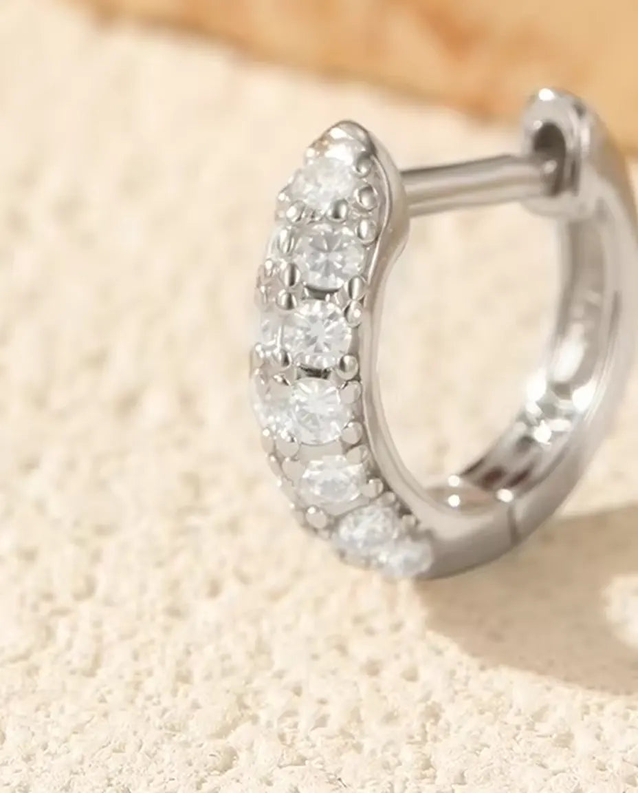 Huggie Oorringen met Moissanite - 11 mm met pavé van 26 stenen in kleur D, 925 sterling zilver