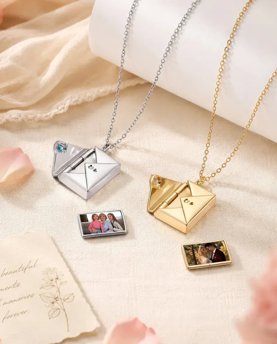 Medaillon met Foto in Envelopvorm – Hartvormige Geboortesteen en Eigen Gravure, Zilver of Goud