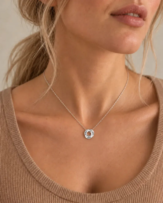 Gepersonaliseerde Ketting - gedragen door een model