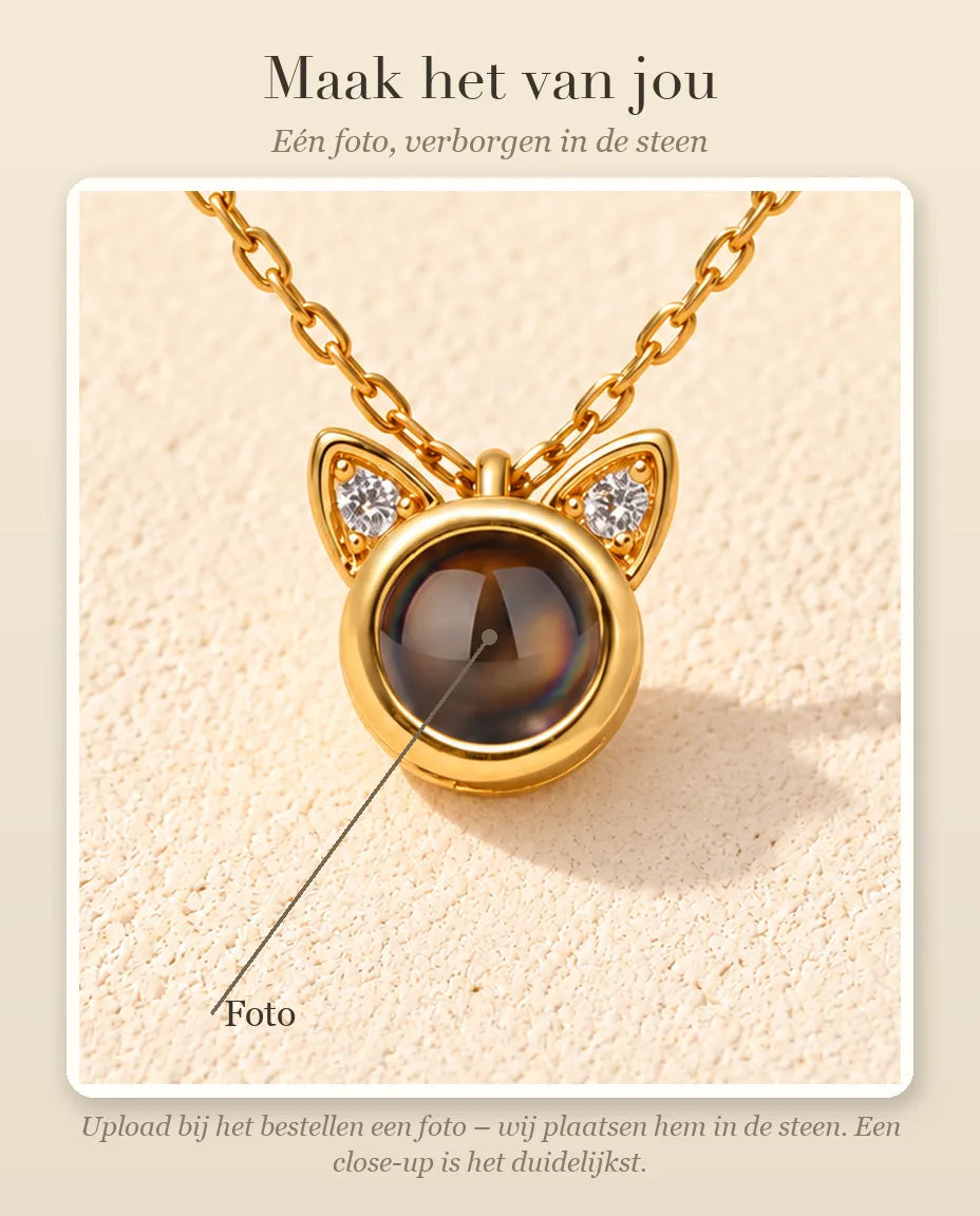 Uitleg waar je foto komt in het projectiesteentje van de ketting met kattenoortjes
