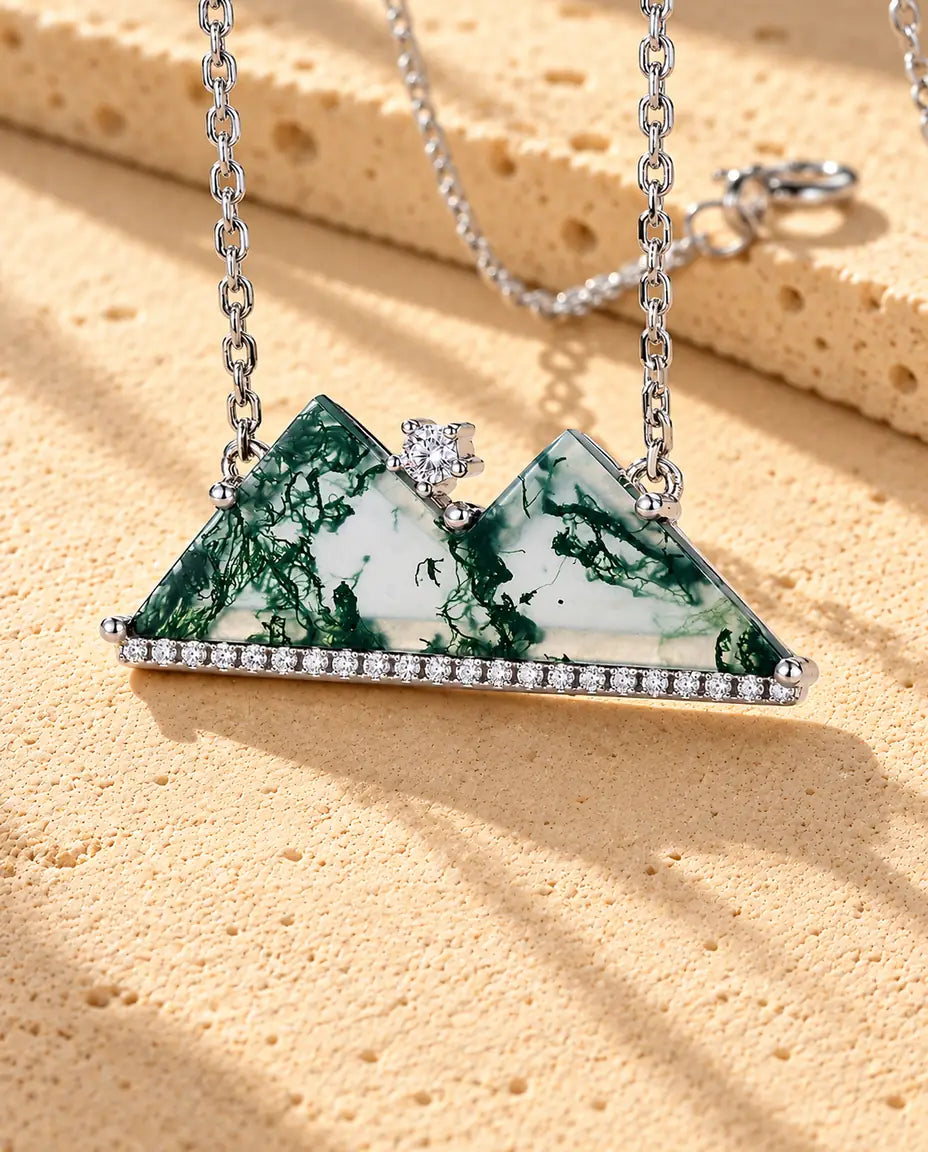 Mosagaat Ketting met Bergtoppen in 925 Sterling Zilver - close-up van de mosagaat en de zetting