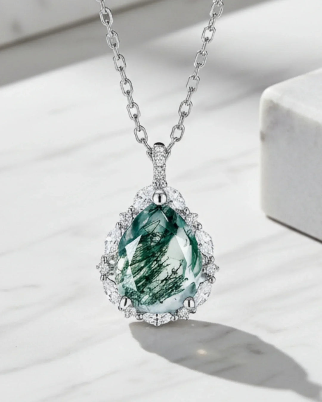 Mosagaat Ketting – Peervormige Steen met Zirkonia Halo, 925 Sterling Zilver
