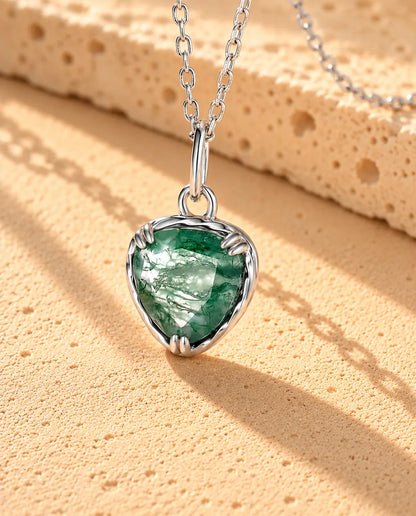 Mosagaat Ketting met Hartje in 925 Sterling Zilver - close-up van de mosagaat en de zetting