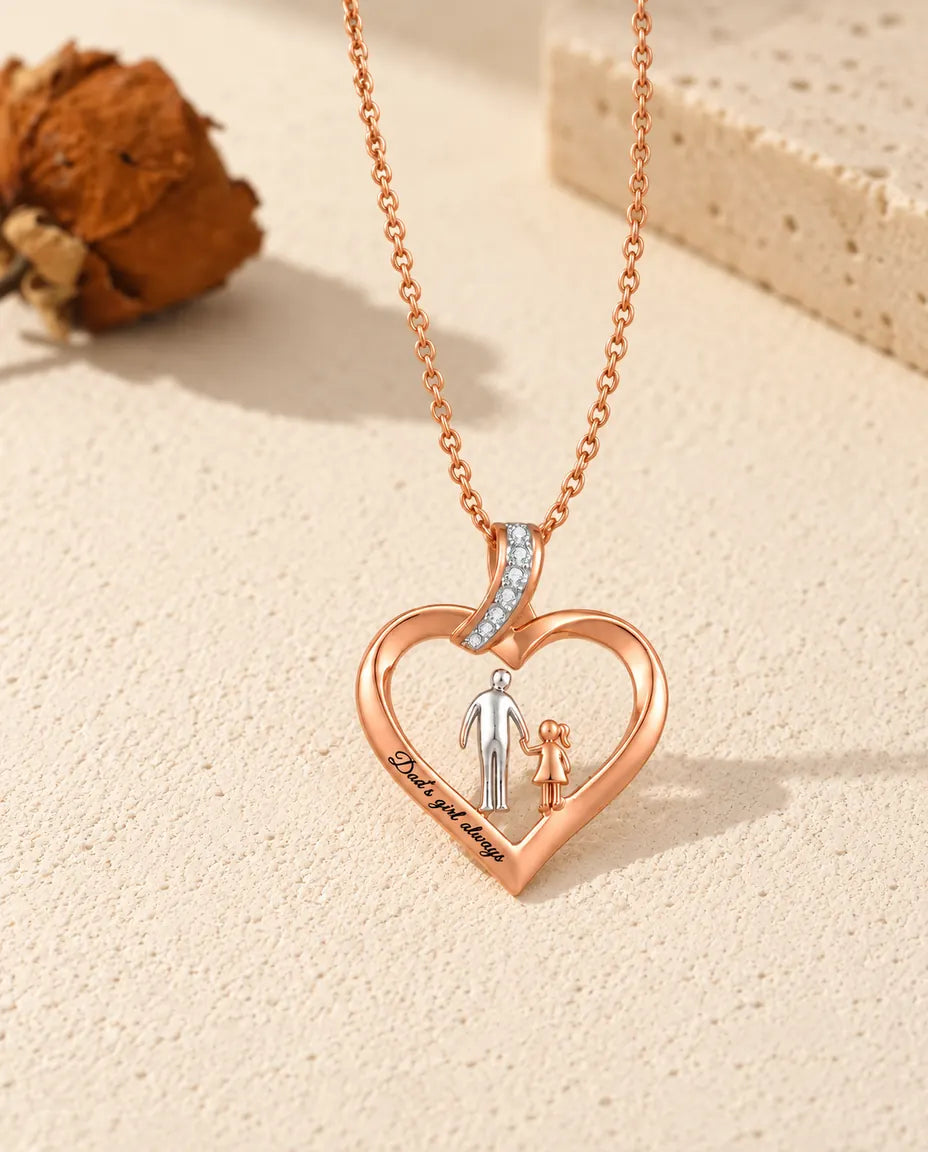 Gegraveerde hartketting voor papa’s meisje, plat neergelegd met de roségoudkleurige ketting