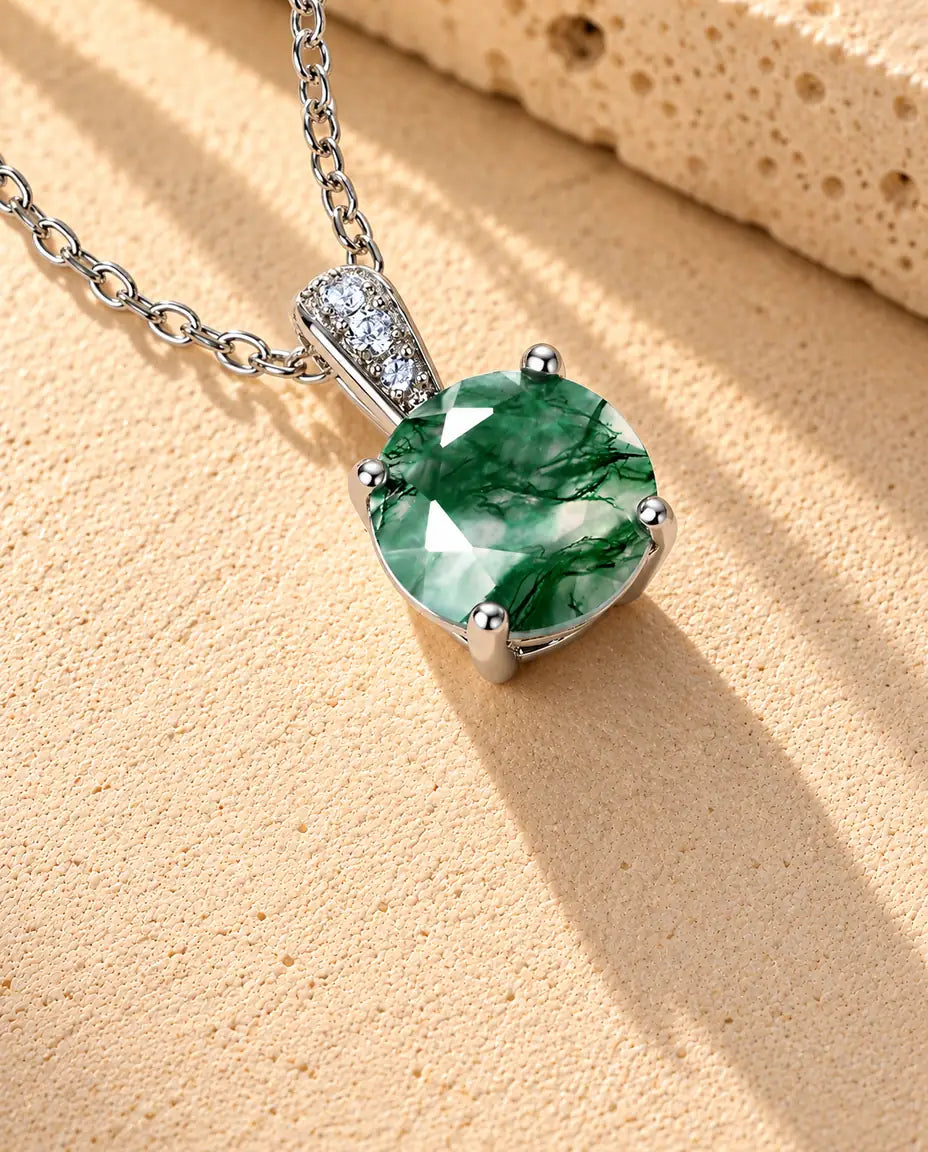Mosagaat Solitair Ketting Rond in 925 Sterling Zilver - close-up van de mosagaat en de zetting